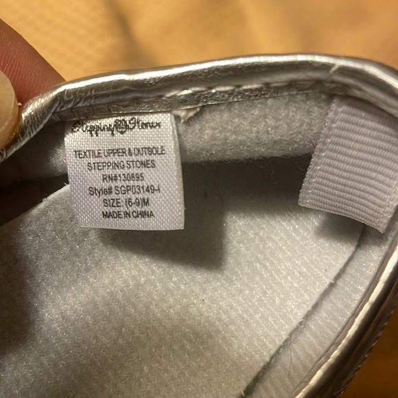 Girls/toddler Sliver glittery Stepping stones shoes w/velcro sz 6-9 - Picture 6 of 6